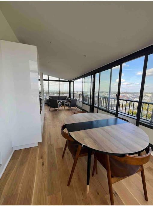 Penthouse / 2 Bedrooms In City Center Of Анже Екстериор снимка