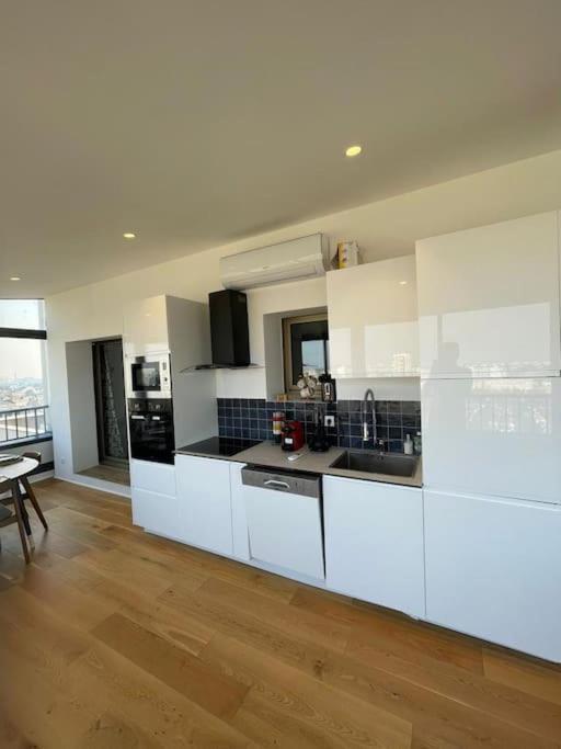 Penthouse / 2 Bedrooms In City Center Of Анже Екстериор снимка